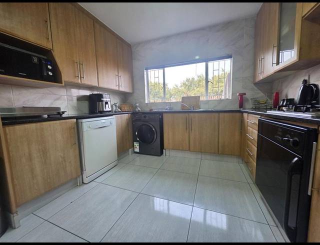 3 BEDROOM TOWNHOUSE FOR SALE IN BRACKENHURST